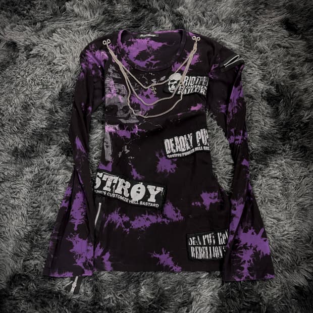 Sexpot Revenge 퍼플 펑키레터링 & 체인 스컬 긴팔 티셔츠