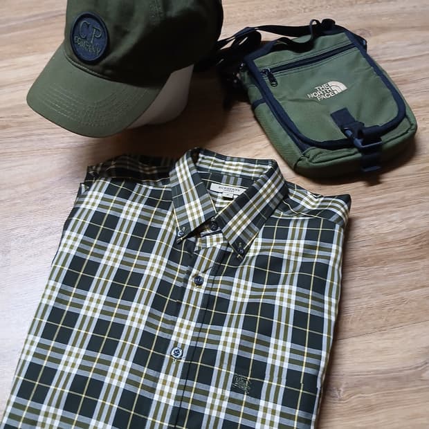 상태 매우좋은 Burberry 버버리 셔츠 체크 올리브 남방