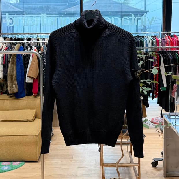 스톤아일랜드 블랙 터틀넥 울 니트 