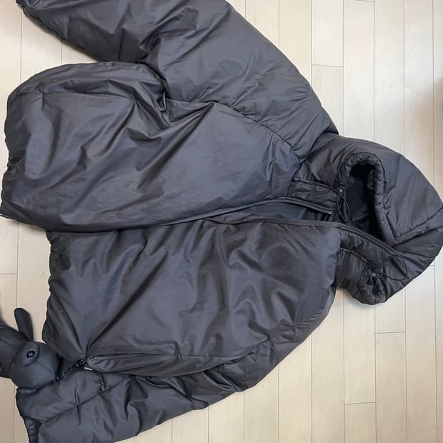 피지컬 디파트먼트 BEAR KEYRING PUFFER JACKET 패딩