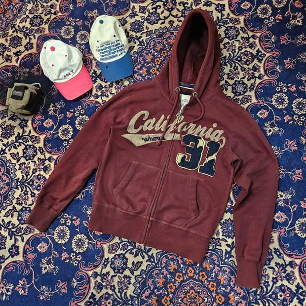 후아유(WHO.A.U) 빈티지 Y2k 레터링 기모 후드집업 L size