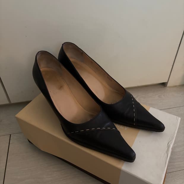 Bally stitch brown heel