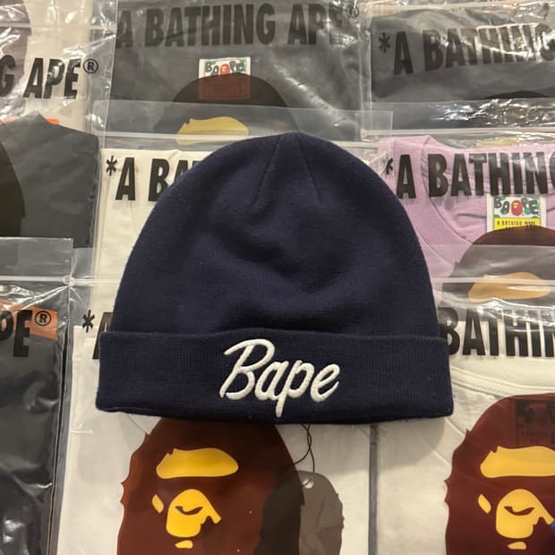 베이프 스크립트 니트 비니