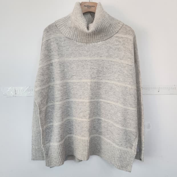 타미힐피거 스트라이프 터틀넥 니트