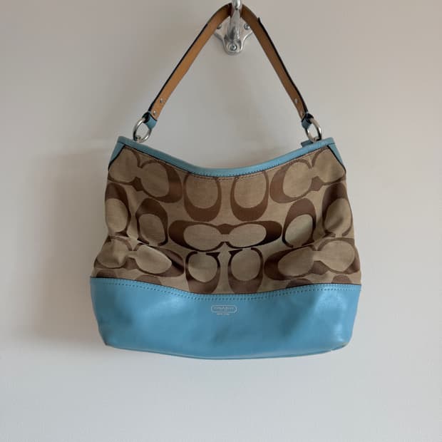 코치(COACH) 모노그램 숄더백