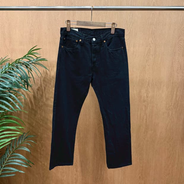 리바이스 프리미엄 501 데님 팬츠 배색 스터드 실버 버튼 디테일 블랙