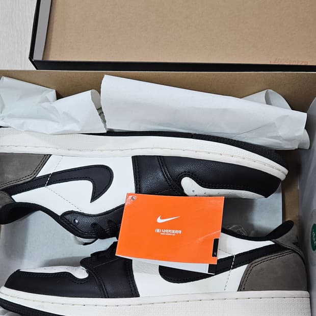 나이키 조던 로우 og 모카 260사이즈