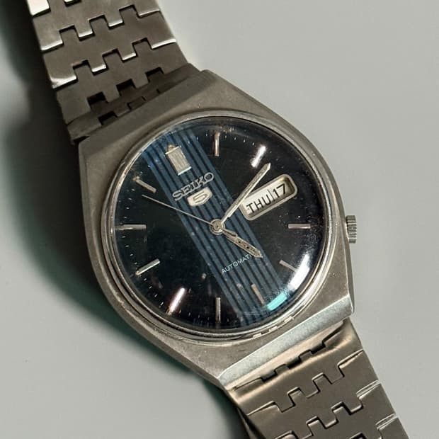 vintage SEIKO 5 Automatic metal watch