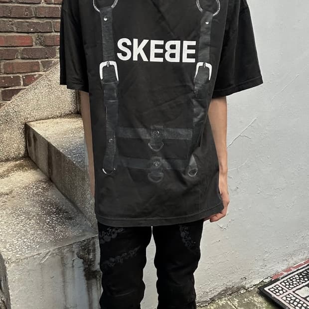 일본빈티지 SKEBE 본디지 프린팅 블랙 티셔츠