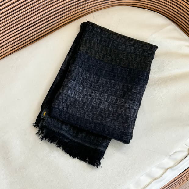 펜디 네이비 주카 머플러 