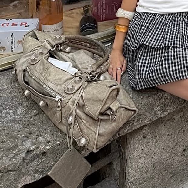 발렌시아가 모터백 구합니다(카키그레이.베이지)