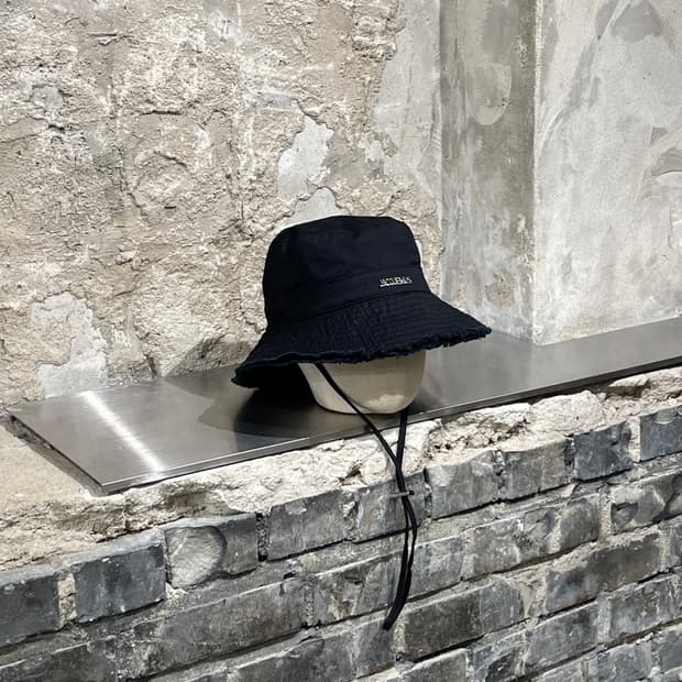 자크뮈스 블랙 아티초크 로고 버킷햇