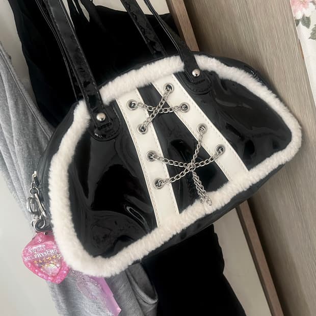 고스로리 블랙 에나멜 퍼 장식 체인백 고딕 고스펑크 갸루