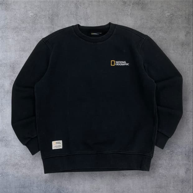 내셔널 지오그래픽 블랙 컬러 스몰 로고 맨투맨