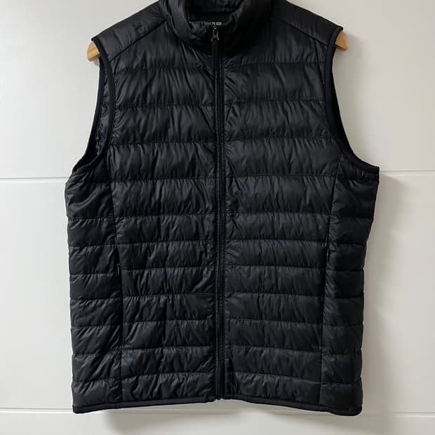 유니클로 경량패딩 조끼