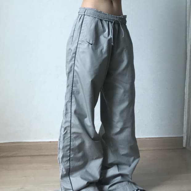 Nike gray track wide fit training pt