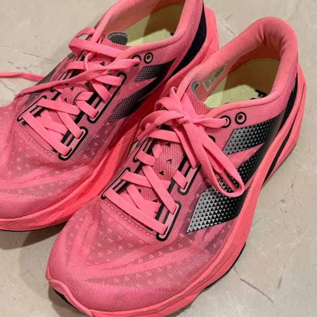 뉴발란스 FuelCell 레벨 v4 235 런닝화