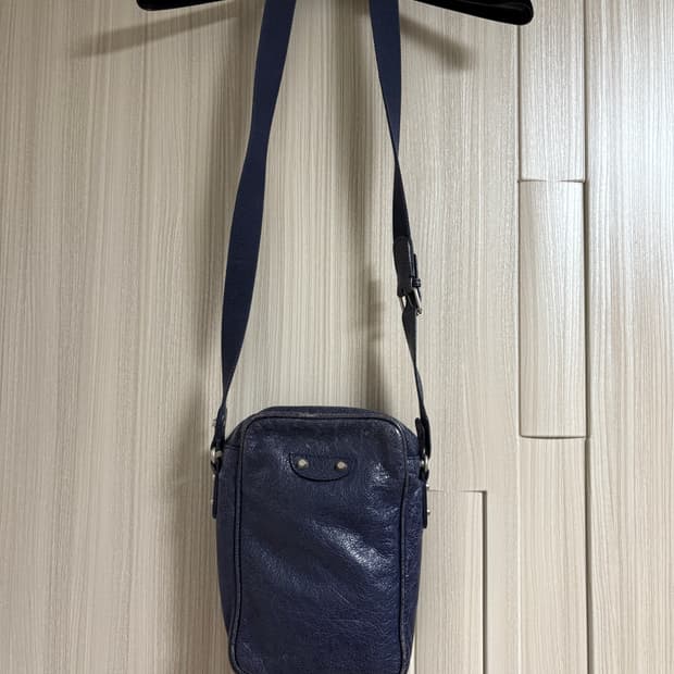 발렌시아가 모터 크로스백