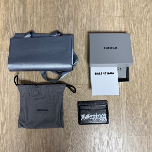 발렌시아가 DIY 메탈 로고 카드지갑