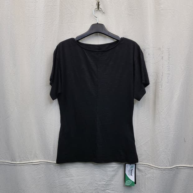 A&G 블랙 반팔 티셔츠