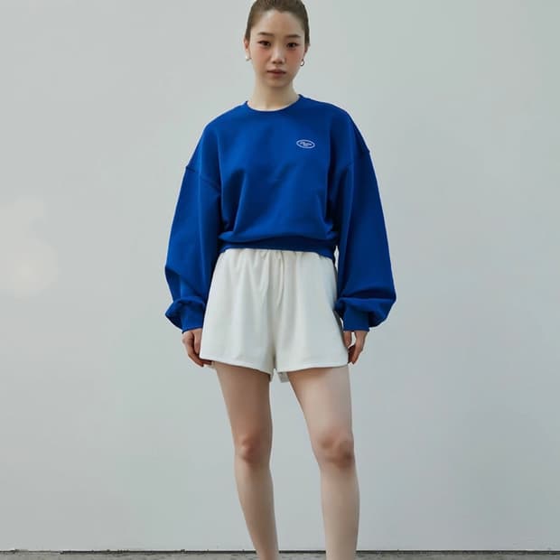 으므므 WMM 스튜디오 파란색 맨투맨