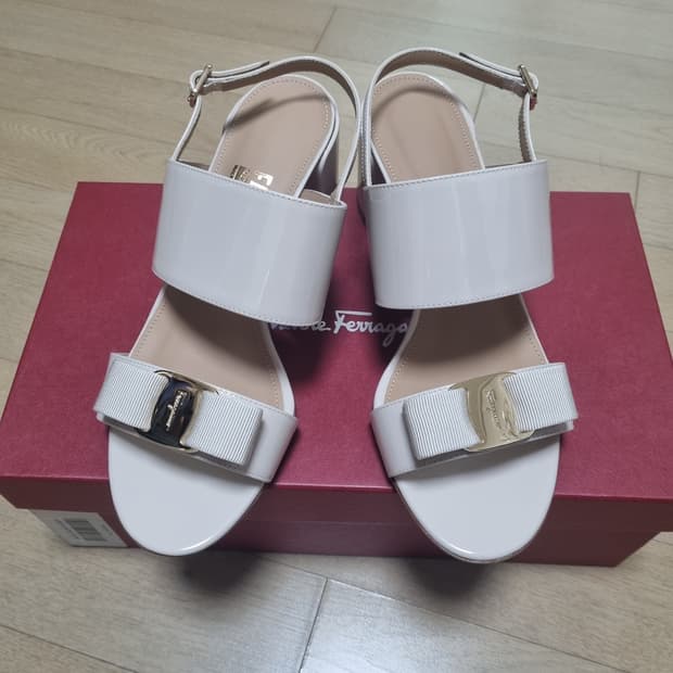 👡페라가모 간치니 샌들 아이보리