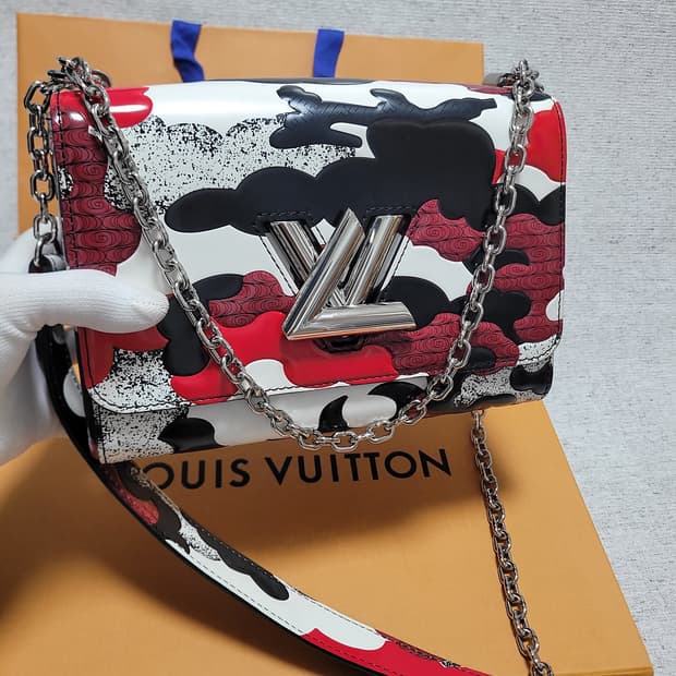 (새상품 한정판) 루이비통 트위스트 MM 카모 리미티드에디션 팝니다