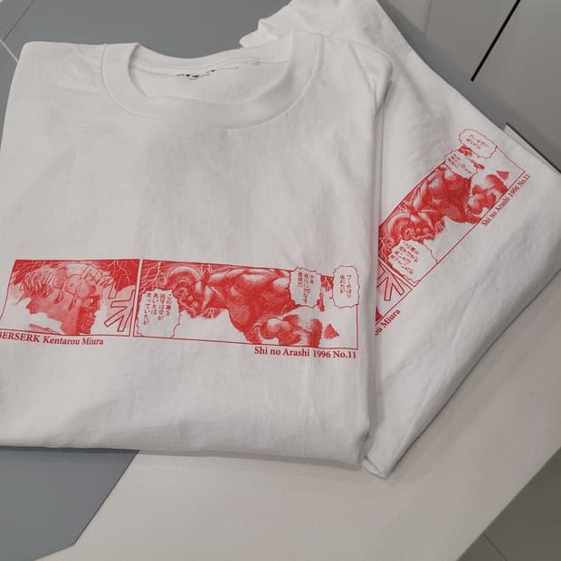 거장의 혼이 담긴 한 장" – 유니클로 x 베르세르크 UT (XXL)