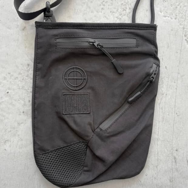 플라스틱프로덕트 사코슈 크로스백 삽니다