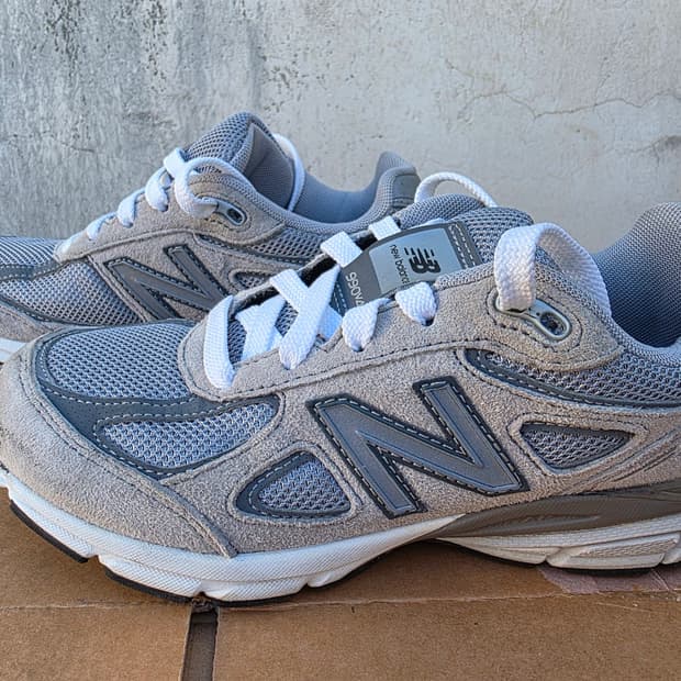 뉴발란스 990v4 키즈 그레이 215 상태좋음 / 발 작은 여성 착용