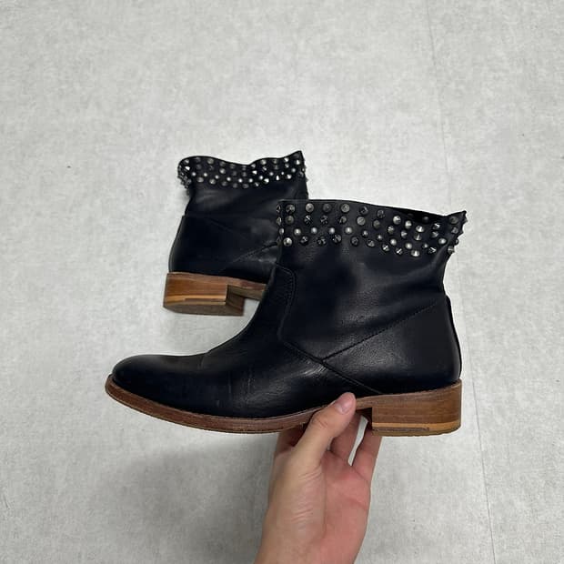  자딕앤볼테르 스터드 앵클 부츠   