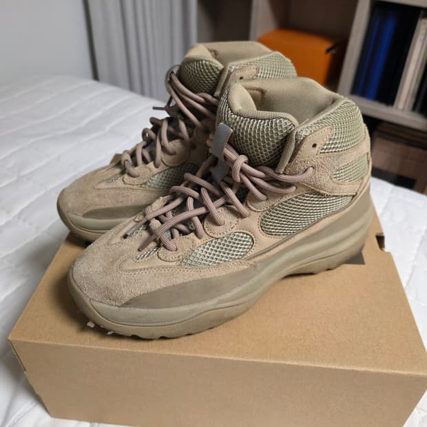 (중고) 아디다스 이지 데저트 부츠 락 280사이즈