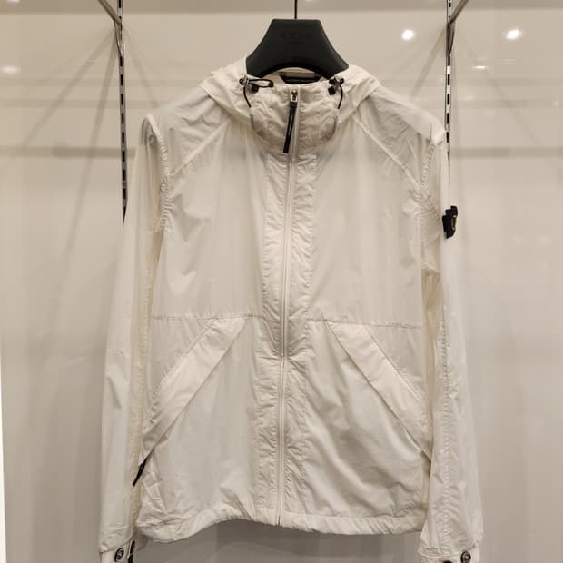 네셔널지오그래픽 후드바람막이 95(최상급)