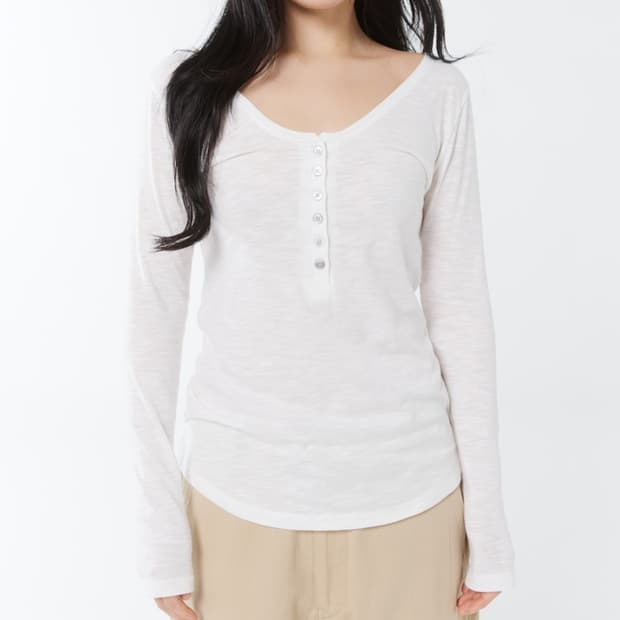 [새상품] 콜로신스 Shell Button Top White
