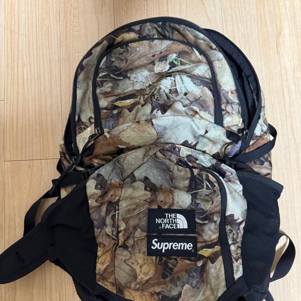 슈프림 노스페이스 낙엽 백팩
