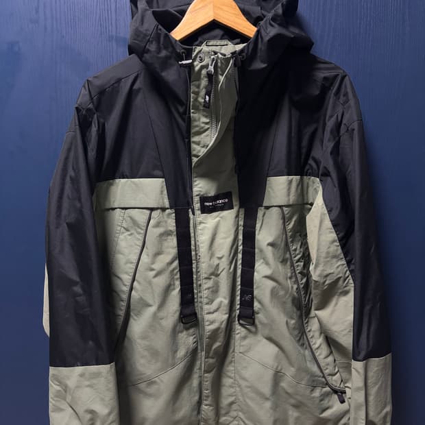 뉴발란스 바람막이 M