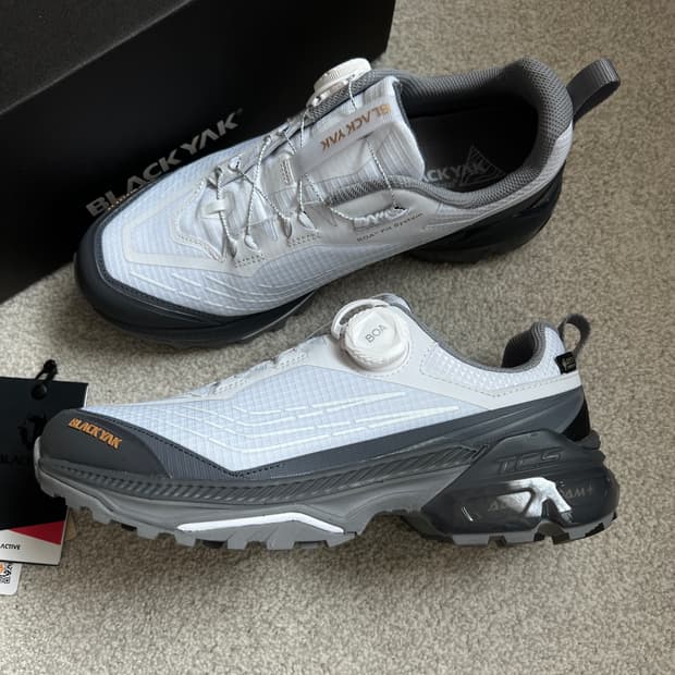 블랙야크 343 라이트 스텝 고어텍스 등산화 트레킹화 (아이유 착용)