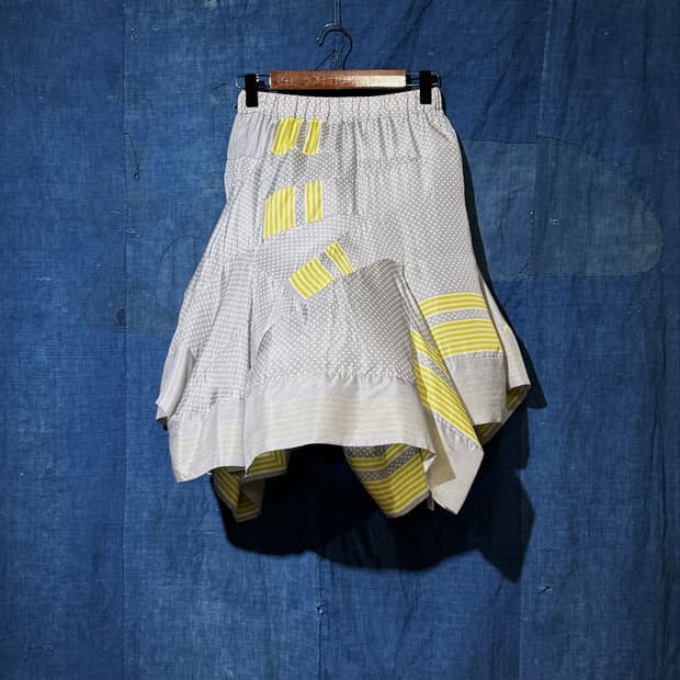 23-26) sacai Asymmetric Dot Patchwork SK