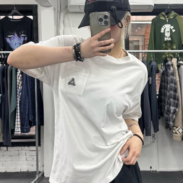 팔라스 포켓 로고 티셔츠