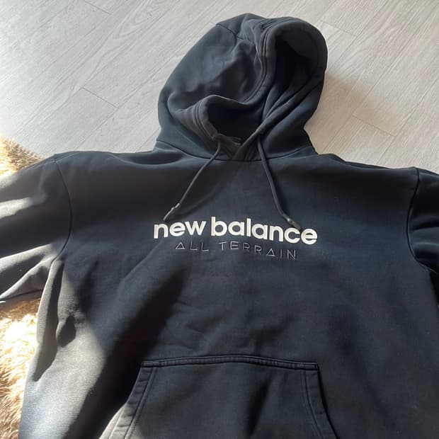 뉴발란스 후드티