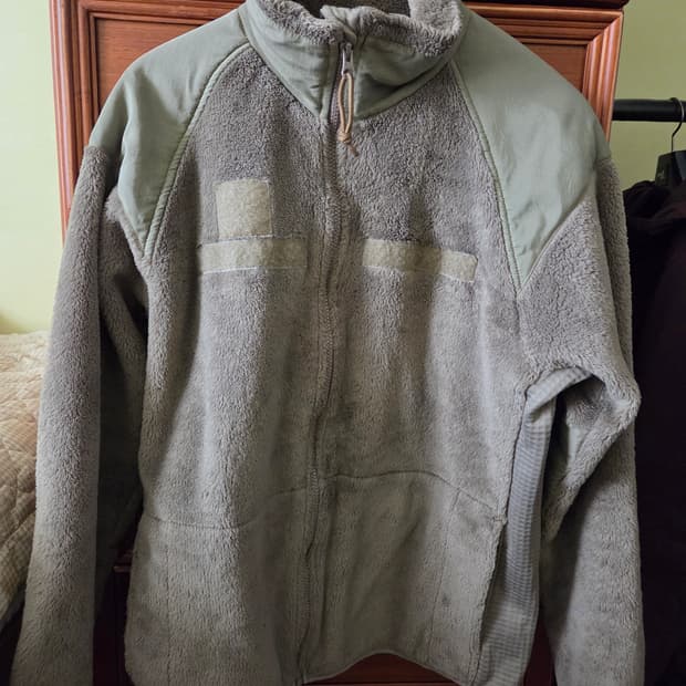 미군 폴라텍 후리스 탄