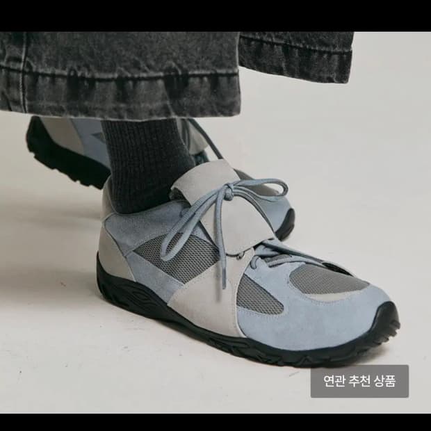 네거티브쓰리 asymmetry sneakers 240