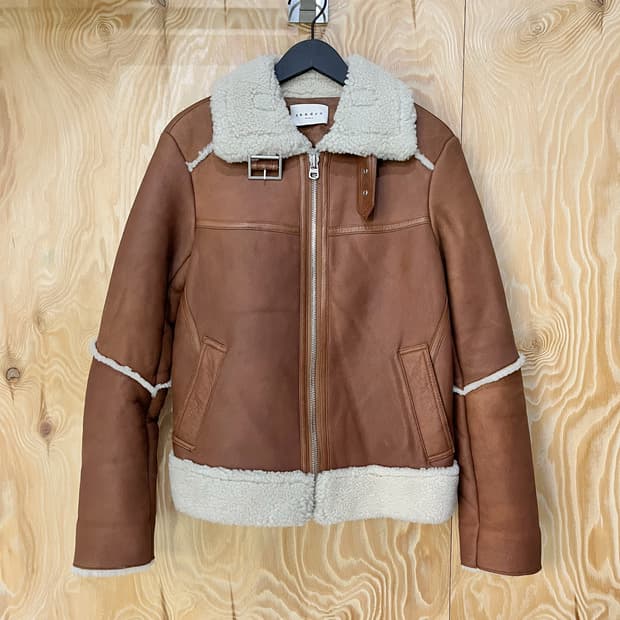 산드로 17f/w 시어링 레더 무스탕