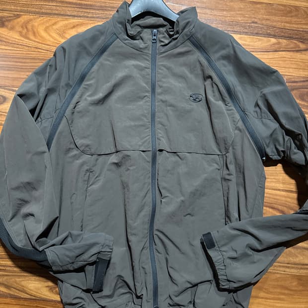 산산기어 브라운 윈드브레이커 