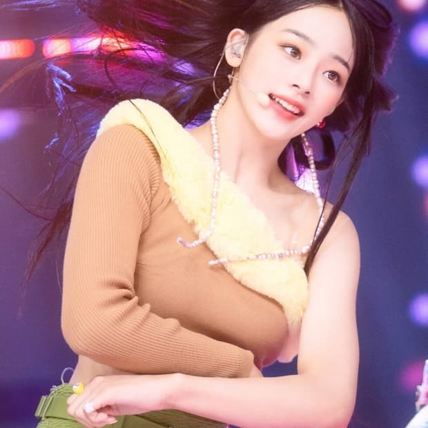 (뉴진스 민지 착용)blumarine 니트