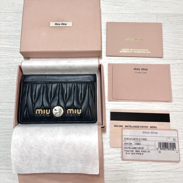 미우미우 한정판 크리스탈 마틀라쎄 풀박스