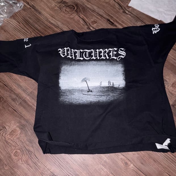 이지 벌쳐스 롱슬리브 