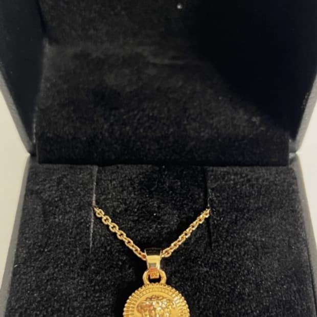 [정품] 베르사체 메두사 코인 펜던트 금장 네크리스 펜던트 풀박스