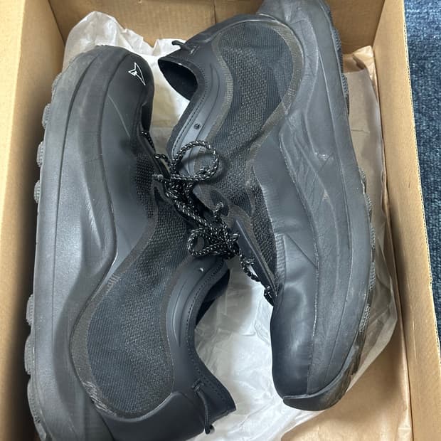 (44) 로아 셀라 블랙