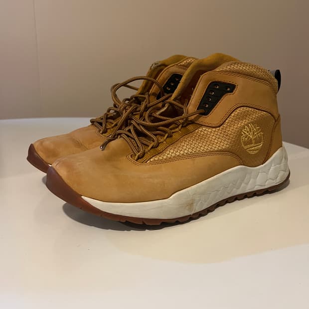 팀버랜드 솔라 웨이브 미드 하이킹 부츠